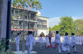 MA Almaarif Singosari Peringati HUT RI ke-80 dengan Upacara Khidmat dan Kegiatan Meriah